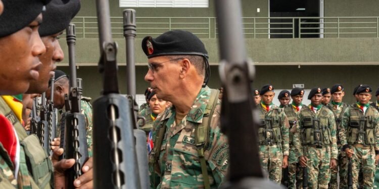 Comandante del Ejército recorre unidades de la Segunda, Sexta y Séptima brigadas de infantería.